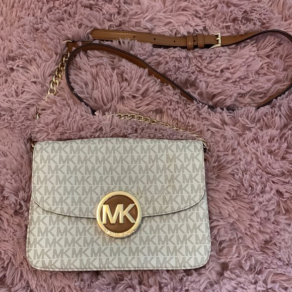 Michael Kors Handbags - Micheal Kors Cross Body
